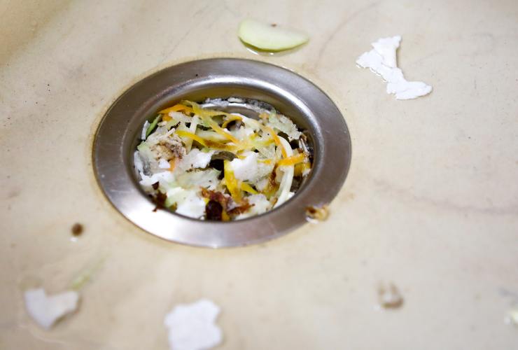 Alimenti da non buttare nel lavello della cucina - pizzeriapace.it