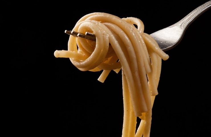 Spaghetti avvolti da una forchetta