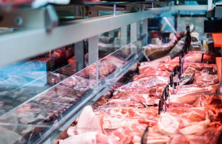 Della carne rossa esposta alla vendita