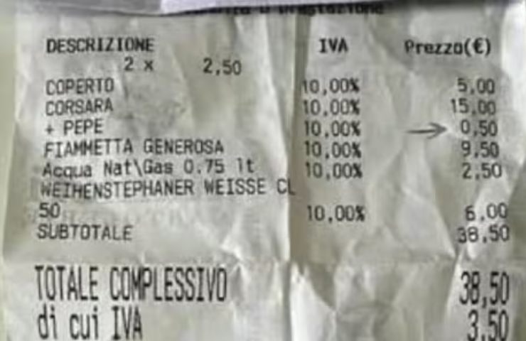 Lo scontrino che mostra il sovrapprezzo del pepe