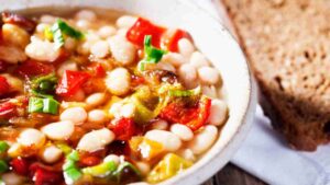 Zuppa con fagioli e peperoni